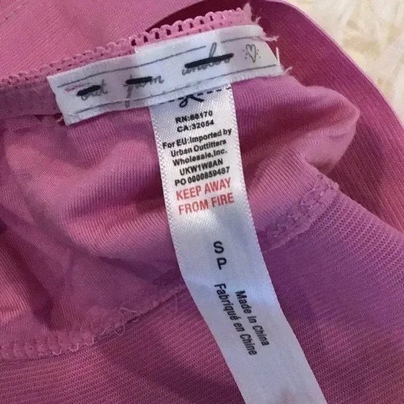 ❄️ UO | Out From Under Bralette Pink Lips Boho Beach Barbiecore - Picture 4 of 12